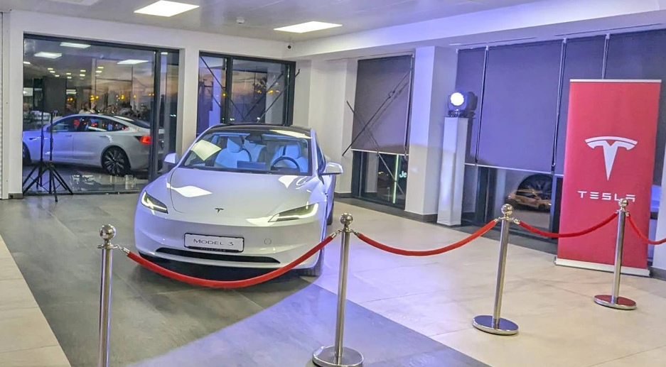 Tesla a prezentat noul Model 3 la București. Primul eveniment oficial al mărcii în România